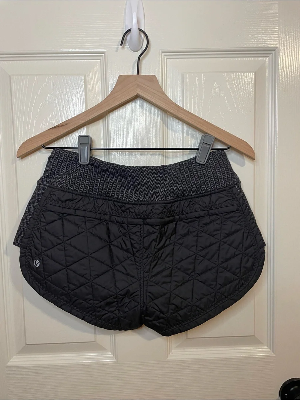 Lululemon Hot Cheeks Shorts in Black Heathered Herringbone Size 4